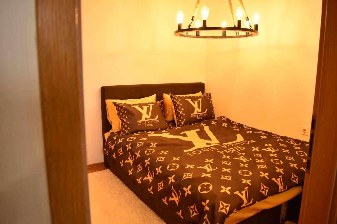 Naumovski Apartments สโกเปีย ภายนอก รูปภาพ